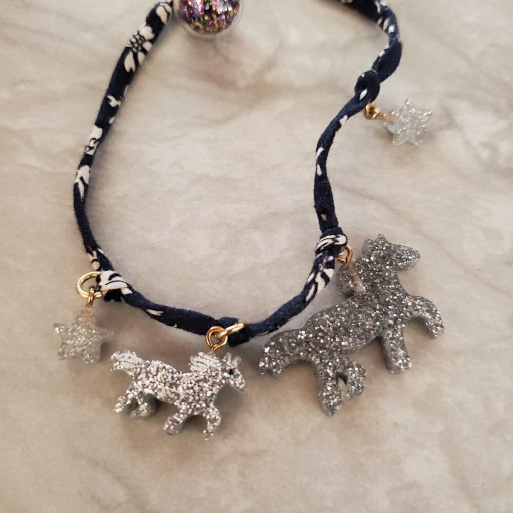 🦄 J.Crew Cuts Silver Glitter Unicorn Chamrs Stars Ball Fabric Tie Necklace 🦄 - Picture 2 of 9